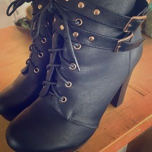 Lace Up Ankle Boots 7 1/2